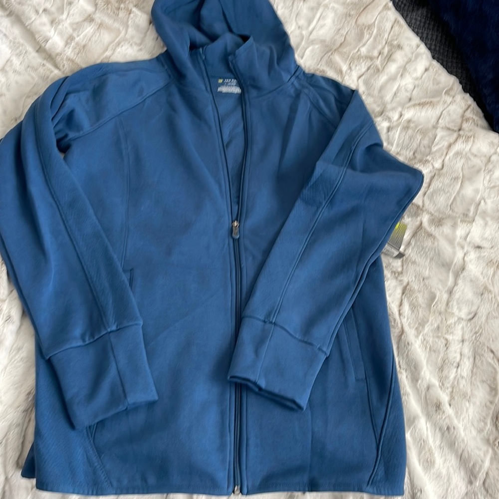 Women’s Tek Gear zip sweat shirt with hoodie. Size large